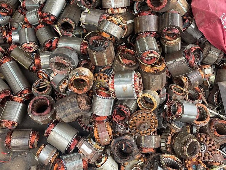 How to easily remove copper wire from a scrap motor stator